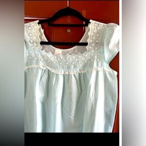 Vintage Ladies S Corliss night gown blue